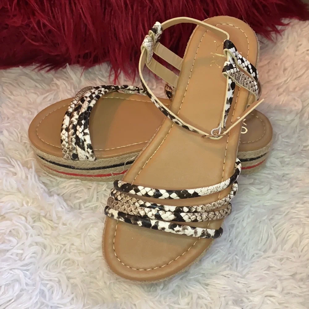 NWOB Yoki Snakeskin Print Platforms Size 7